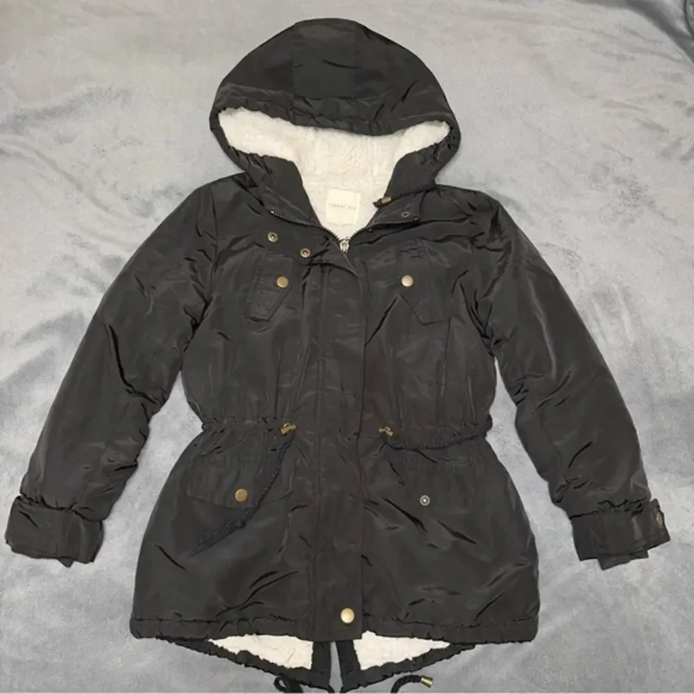 Copper‎ Key coat girls size large black with faux fur interior